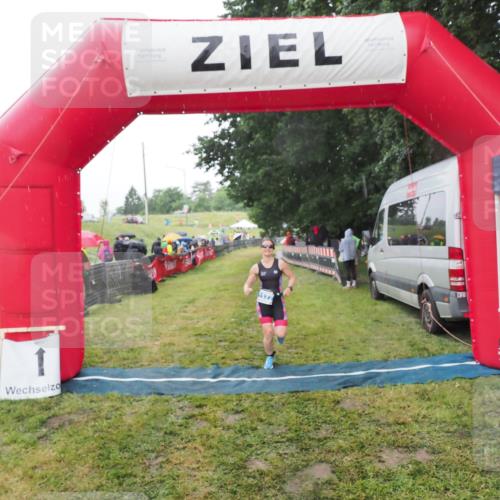 21.06.2025 - 27. Vierlanden-Triathlon MichiJ http://msf.ph/oto/8048936 15.06.2026 14:22:31 Ziel 1177, 1259 meine-sportfotos.de