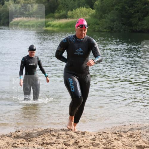 15.06.2025 - 27. Vierlanden-Triathlon Lena Gebhardt http://msf.ph/oto/8048937 15.06.2025 09:10:19 Schwimmen 213, 218, 250 meine-sportfotos.de