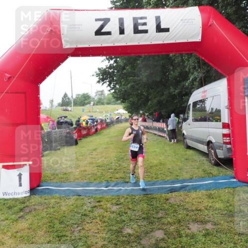 21.06.2025 - 27. Vierlanden-Triathlon MichiJ http://msf.ph/oto/8048939 15.06.2026 14:22:31 Ziel 1177, 1259 meine-sportfotos.de