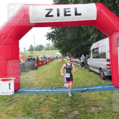 21.06.2025 - 27. Vierlanden-Triathlon MichiJ http://msf.ph/oto/8048943 15.06.2026 14:22:31 Ziel 1177, 1259 meine-sportfotos.de