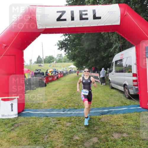 21.06.2025 - 27. Vierlanden-Triathlon MichiJ http://msf.ph/oto/8048945 15.06.2026 14:22:31 Ziel 1177, 1259 meine-sportfotos.de