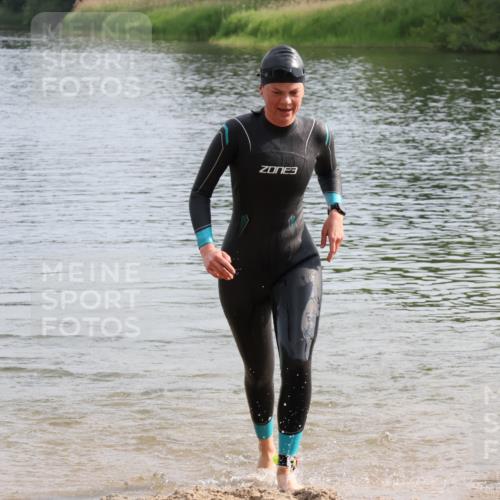 15.06.2025 - 27. Vierlanden-Triathlon Lena Gebhardt http://msf.ph/oto/8048948 15.06.2025 09:10:22 Schwimmen 213, 218, 250 meine-sportfotos.de