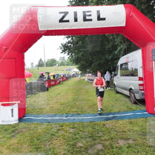 21.06.2025 - 27. Vierlanden-Triathlon MichiJ http://msf.ph/oto/8048967 15.06.2026 14:22:41 Ziel 894 meine-sportfotos.de
