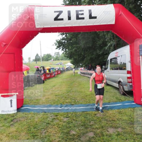 21.06.2025 - 27. Vierlanden-Triathlon MichiJ http://msf.ph/oto/8048981 15.06.2026 14:22:42 Ziel 894 meine-sportfotos.de