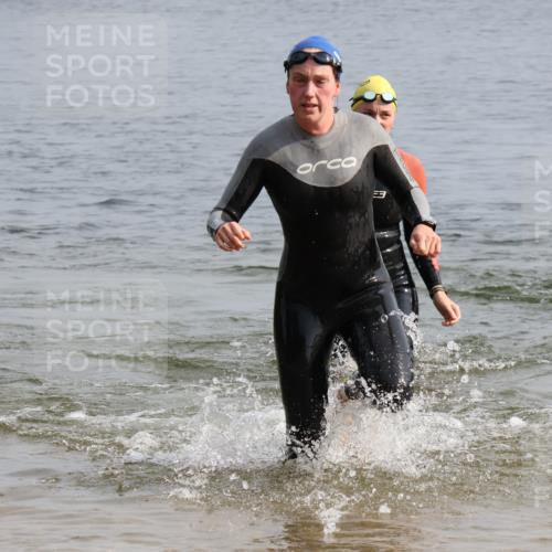 15.06.2025 - 27. Vierlanden-Triathlon Lena Gebhardt http://msf.ph/oto/8048995 15.06.2025 09:11:55 Schwimmen 201, 215, 229, 245 meine-sportfotos.de