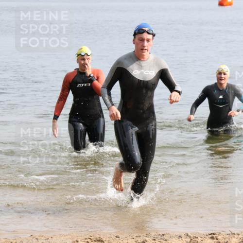 15.06.2025 - 27. Vierlanden-Triathlon Lena Gebhardt http://msf.ph/oto/8048999 15.06.2025 09:11:56 Schwimmen 201, 215, 229, 245 meine-sportfotos.de