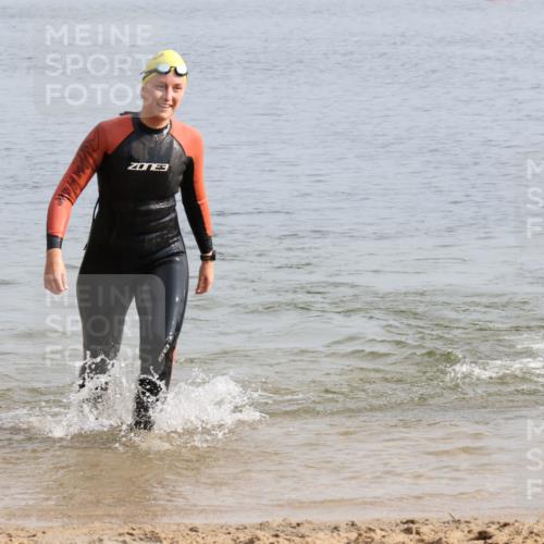 15.06.2025 - 27. Vierlanden-Triathlon Lena Gebhardt http://msf.ph/oto/8049012 15.06.2025 09:11:59 Schwimmen 201, 215, 229, 245 meine-sportfotos.de