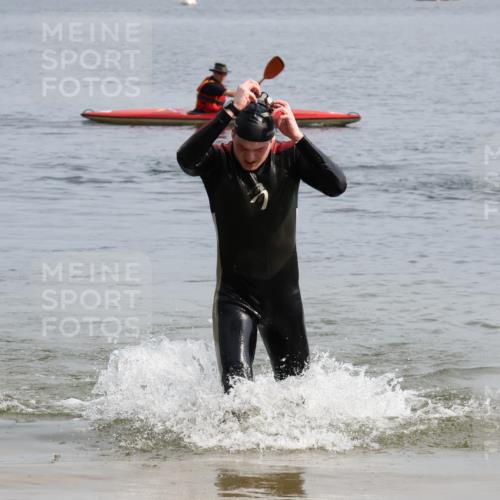 15.06.2025 - 27. Vierlanden-Triathlon Lena Gebhardt http://msf.ph/oto/8049055 15.06.2025 09:13:27 Schwimmen 237 meine-sportfotos.de