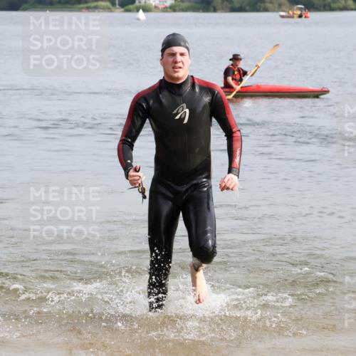 15.06.2025 - 27. Vierlanden-Triathlon Lena Gebhardt http://msf.ph/oto/8049059 15.06.2025 09:13:29 Schwimmen 237 meine-sportfotos.de