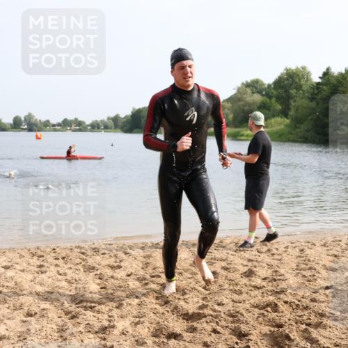 15.06.2025 - 27. Vierlanden-Triathlon Lena Gebhardt http://msf.ph/oto/8049075 15.06.2025 09:13:33 Schwimmen 237 meine-sportfotos.de