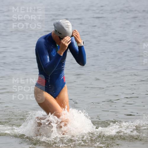 15.06.2025 - 27. Vierlanden-Triathlon Lena Gebhardt http://msf.ph/oto/8049080 15.06.2025 09:13:40 Schwimmen 203, 237 meine-sportfotos.de