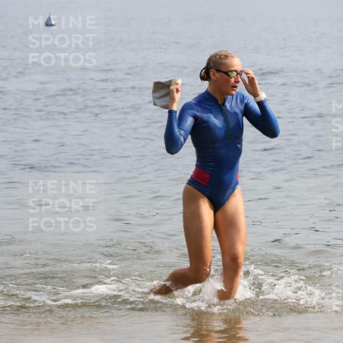 15.06.2025 - 27. Vierlanden-Triathlon Lena Gebhardt http://msf.ph/oto/8049084 15.06.2025 09:13:42 Schwimmen 203, 237 meine-sportfotos.de