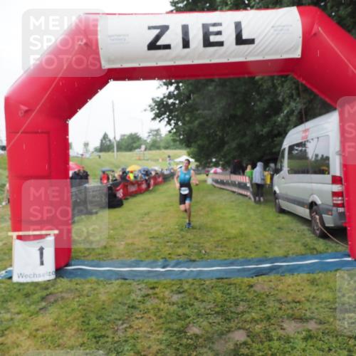21.06.2025 - 27. Vierlanden-Triathlon MichiJ http://msf.ph/oto/8049154 15.06.2026 14:23:38 Ziel 1308 meine-sportfotos.de