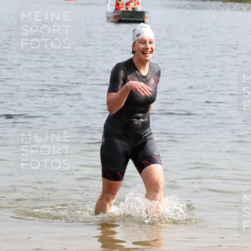 15.06.2025 - 27. Vierlanden-Triathlon Lena Gebhardt http://msf.ph/oto/8049164 15.06.2025 09:23:03 Schwimmen 252 meine-sportfotos.de