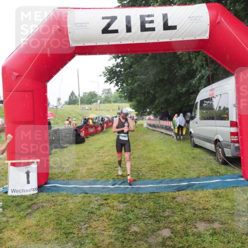 21.06.2025 - 27. Vierlanden-Triathlon MichiJ http://msf.ph/oto/8049191 15.06.2026 14:23:45 Ziel 1184, 1247, 1308 meine-sportfotos.de