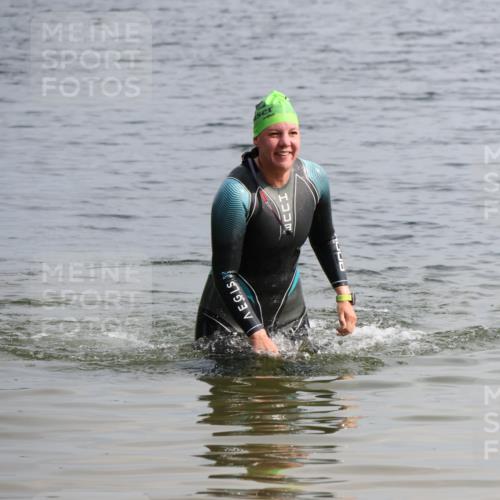 15.06.2025 - 27. Vierlanden-Triathlon Lena Gebhardt http://msf.ph/oto/8049200 15.06.2025 09:24:53 Schwimmen 207 meine-sportfotos.de