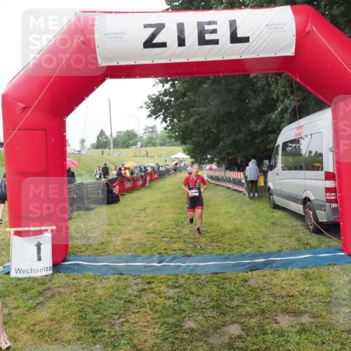 21.06.2025 - 27. Vierlanden-Triathlon MichiJ http://msf.ph/oto/8049206 15.06.2026 14:23:48 Ziel 1184, 1247 meine-sportfotos.de
