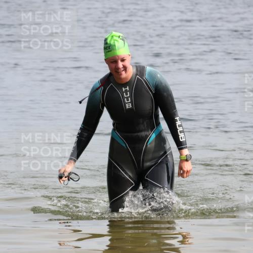 15.06.2025 - 27. Vierlanden-Triathlon Lena Gebhardt http://msf.ph/oto/8049207 15.06.2025 09:24:55 Schwimmen 207 meine-sportfotos.de