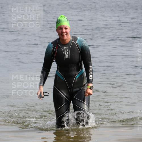 15.06.2025 - 27. Vierlanden-Triathlon Lena Gebhardt http://msf.ph/oto/8049211 15.06.2025 09:24:56 Schwimmen 207 meine-sportfotos.de