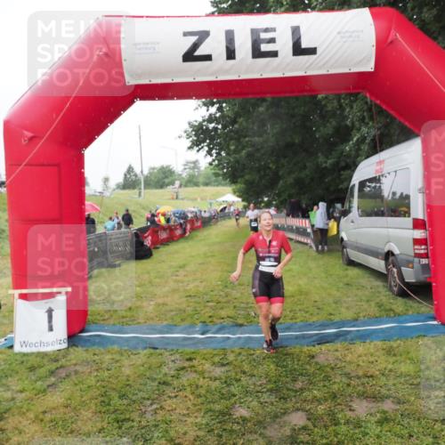 21.06.2025 - 27. Vierlanden-Triathlon MichiJ http://msf.ph/oto/8049226 15.06.2026 14:23:50 Ziel 1184, 1247, 1267 meine-sportfotos.de