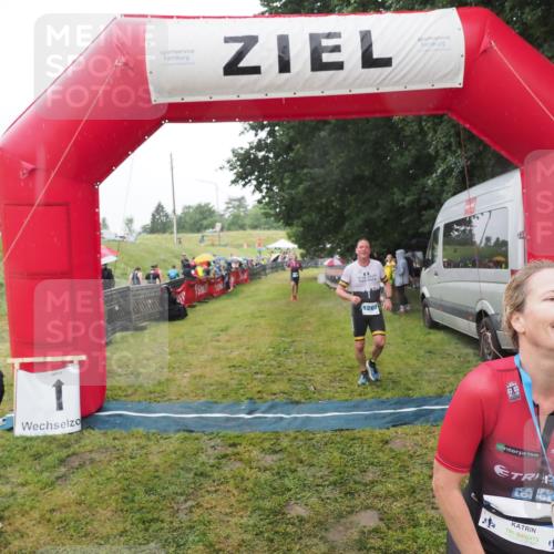 21.06.2025 - 27. Vierlanden-Triathlon MichiJ http://msf.ph/oto/8049232 15.06.2026 14:23:53 Ziel 1184, 1267 meine-sportfotos.de