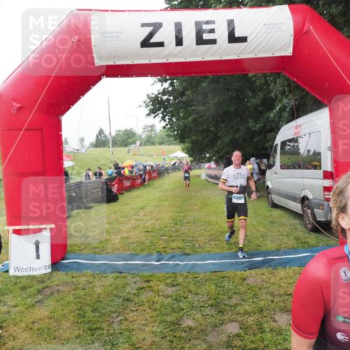 21.06.2025 - 27. Vierlanden-Triathlon MichiJ http://msf.ph/oto/8049237 15.06.2026 14:23:54 Ziel 1184, 1267, 1300 meine-sportfotos.de