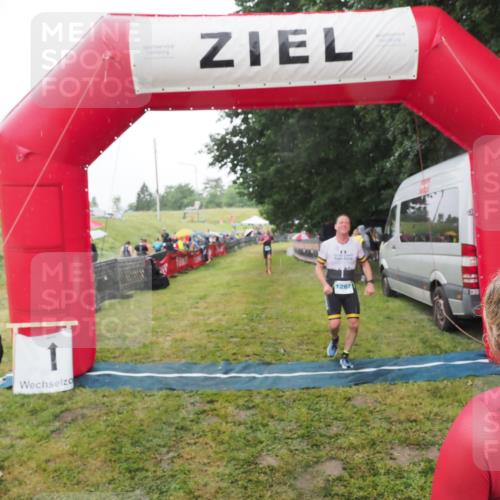 21.06.2025 - 27. Vierlanden-Triathlon MichiJ http://msf.ph/oto/8049239 15.06.2026 14:23:54 Ziel 1184, 1267, 1300 meine-sportfotos.de