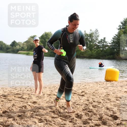 15.06.2025 - 27. Vierlanden-Triathlon Lena Gebhardt http://msf.ph/oto/8049240 15.06.2025 09:25:04 Schwimmen 207 meine-sportfotos.de