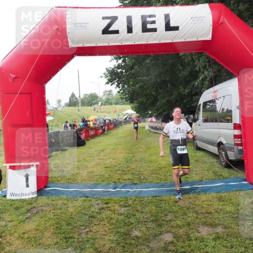 21.06.2025 - 27. Vierlanden-Triathlon MichiJ http://msf.ph/oto/8049244 15.06.2026 14:23:54 Ziel 1184, 1267, 1300 meine-sportfotos.de
