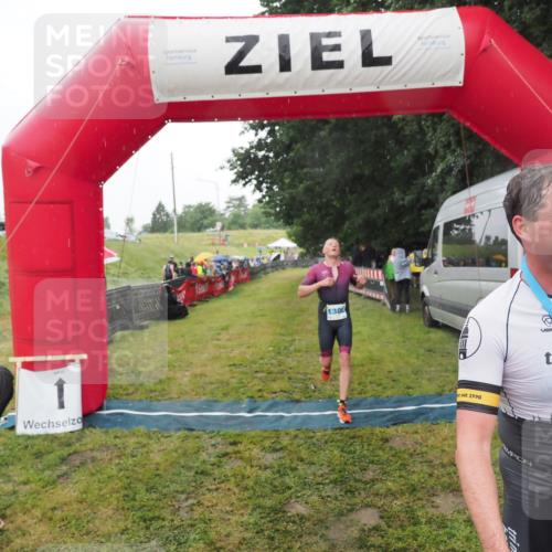 21.06.2025 - 27. Vierlanden-Triathlon MichiJ http://msf.ph/oto/8049254 15.06.2026 14:23:58 Ziel 1267, 1300 meine-sportfotos.de