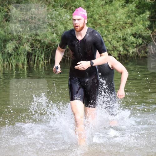 15.06.2025 - 27. Vierlanden-Triathlon Lena Gebhardt http://msf.ph/oto/8049255 15.06.2025 09:51:55 Schwimmen 282, 288, 292 meine-sportfotos.de