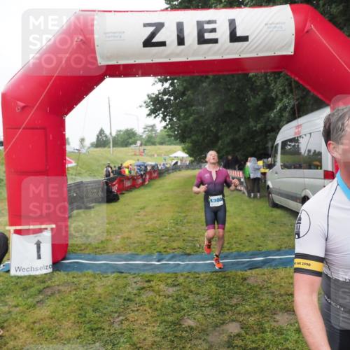 21.06.2025 - 27. Vierlanden-Triathlon MichiJ http://msf.ph/oto/8049256 15.06.2026 14:23:58 Ziel 1267, 1300 meine-sportfotos.de