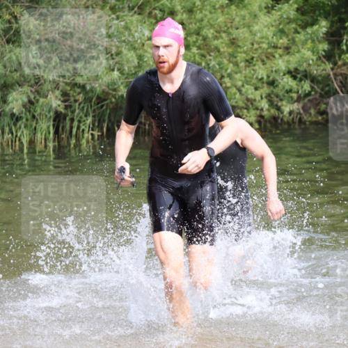 15.06.2025 - 27. Vierlanden-Triathlon Lena Gebhardt http://msf.ph/oto/8049257 15.06.2025 09:51:55 Schwimmen 282, 288, 292 meine-sportfotos.de