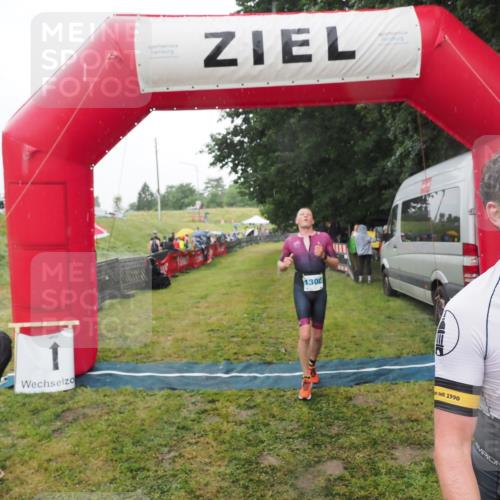 21.06.2025 - 27. Vierlanden-Triathlon MichiJ http://msf.ph/oto/8049258 15.06.2026 14:23:58 Ziel 1267, 1300 meine-sportfotos.de