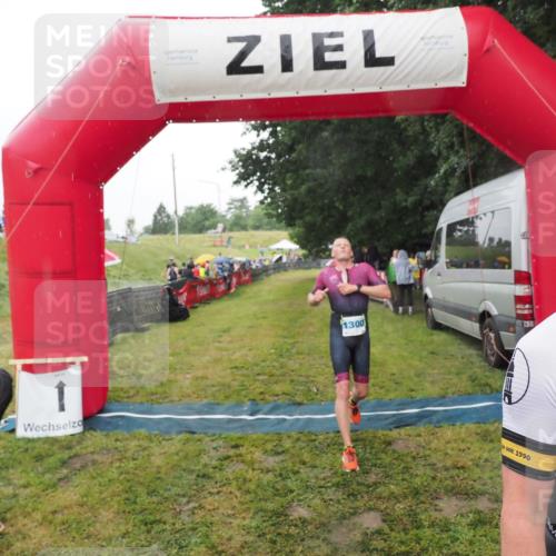 21.06.2025 - 27. Vierlanden-Triathlon MichiJ http://msf.ph/oto/8049260 15.06.2026 14:23:58 Ziel 1267, 1300 meine-sportfotos.de