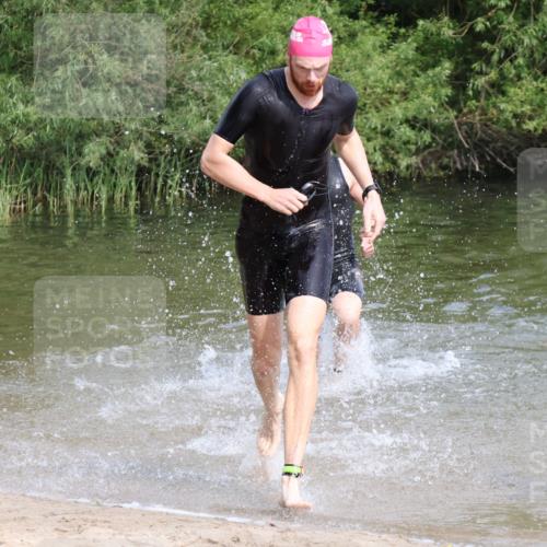 15.06.2025 - 27. Vierlanden-Triathlon Lena Gebhardt http://msf.ph/oto/8049261 15.06.2025 09:51:56 Schwimmen 282, 288, 292 meine-sportfotos.de