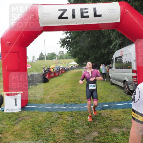 21.06.2025 - 27. Vierlanden-Triathlon MichiJ http://msf.ph/oto/8049262 15.06.2026 14:23:58 Ziel 1267, 1300 meine-sportfotos.de
