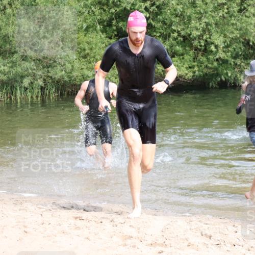 15.06.2025 - 27. Vierlanden-Triathlon Lena Gebhardt http://msf.ph/oto/8049263 15.06.2025 09:51:57 Schwimmen 282, 288, 292 meine-sportfotos.de
