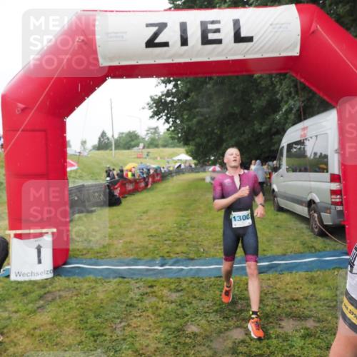21.06.2025 - 27. Vierlanden-Triathlon MichiJ http://msf.ph/oto/8049266 15.06.2026 14:23:58 Ziel 1267, 1300 meine-sportfotos.de