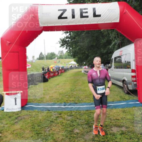 21.06.2025 - 27. Vierlanden-Triathlon MichiJ http://msf.ph/oto/8049270 15.06.2026 14:23:59 Ziel 1267, 1300 meine-sportfotos.de