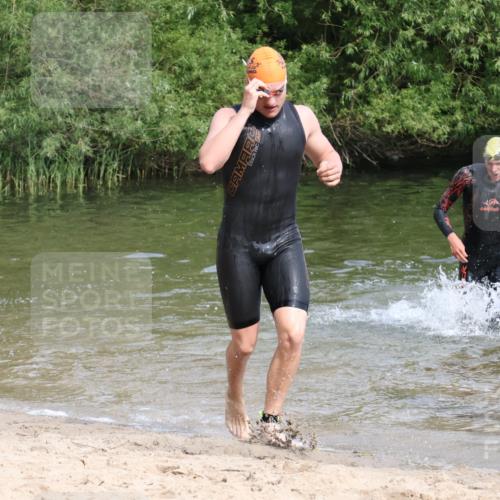 15.06.2025 - 27. Vierlanden-Triathlon Lena Gebhardt http://msf.ph/oto/8049271 15.06.2025 09:51:59 Schwimmen 282, 288, 292 meine-sportfotos.de
