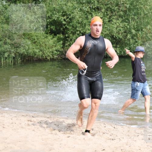 15.06.2025 - 27. Vierlanden-Triathlon Lena Gebhardt http://msf.ph/oto/8049280 15.06.2025 09:52:00 Schwimmen 282, 288, 292 meine-sportfotos.de