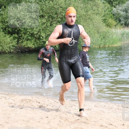 15.06.2025 - 27. Vierlanden-Triathlon Lena Gebhardt http://msf.ph/oto/8049284 15.06.2025 09:52:01 Schwimmen 282, 288, 292 meine-sportfotos.de