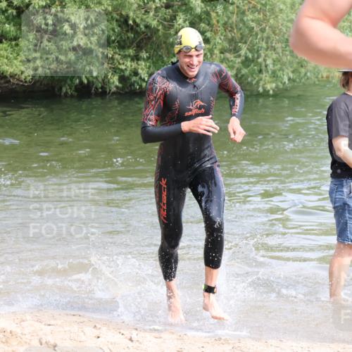 15.06.2025 - 27. Vierlanden-Triathlon Lena Gebhardt http://msf.ph/oto/8049288 15.06.2025 09:52:01 Schwimmen 282, 288, 292 meine-sportfotos.de