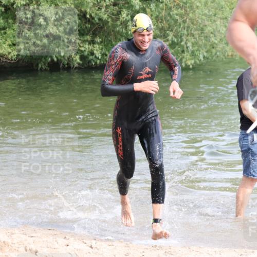 15.06.2025 - 27. Vierlanden-Triathlon Lena Gebhardt http://msf.ph/oto/8049290 15.06.2025 09:52:02 Schwimmen 282, 288, 292 meine-sportfotos.de