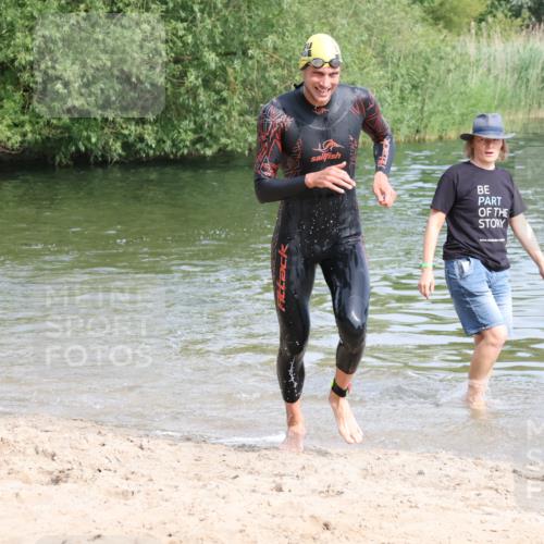 15.06.2025 - 27. Vierlanden-Triathlon Lena Gebhardt http://msf.ph/oto/8049292 15.06.2025 09:52:02 Schwimmen 282, 288, 292 meine-sportfotos.de