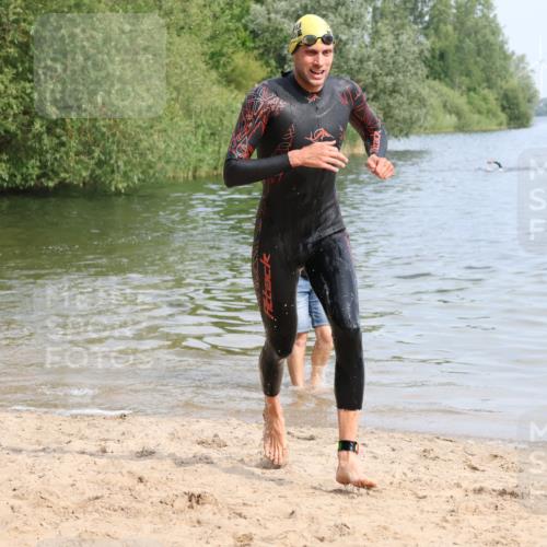 15.06.2025 - 27. Vierlanden-Triathlon Lena Gebhardt http://msf.ph/oto/8049295 15.06.2025 09:52:03 Schwimmen 282, 288, 292 meine-sportfotos.de