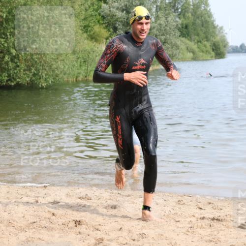 15.06.2025 - 27. Vierlanden-Triathlon Lena Gebhardt http://msf.ph/oto/8049297 15.06.2025 09:52:03 Schwimmen 282, 288, 292 meine-sportfotos.de