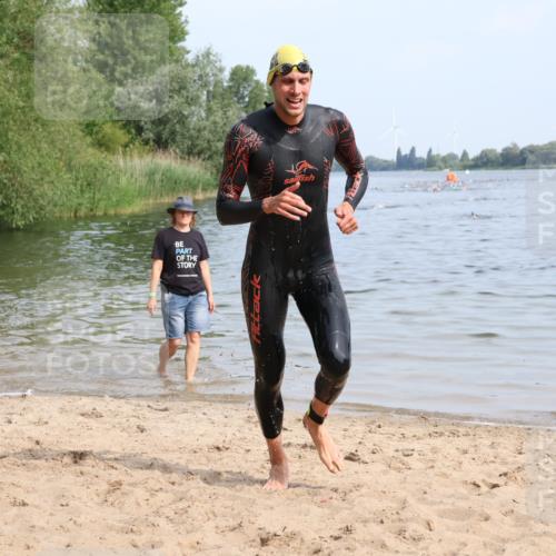 15.06.2025 - 27. Vierlanden-Triathlon Lena Gebhardt http://msf.ph/oto/8049299 15.06.2025 09:52:03 Schwimmen 282, 288, 292 meine-sportfotos.de