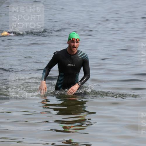 15.06.2025 - 27. Vierlanden-Triathlon Lena Gebhardt http://msf.ph/oto/8049305 15.06.2025 09:52:37 Schwimmen 313 meine-sportfotos.de
